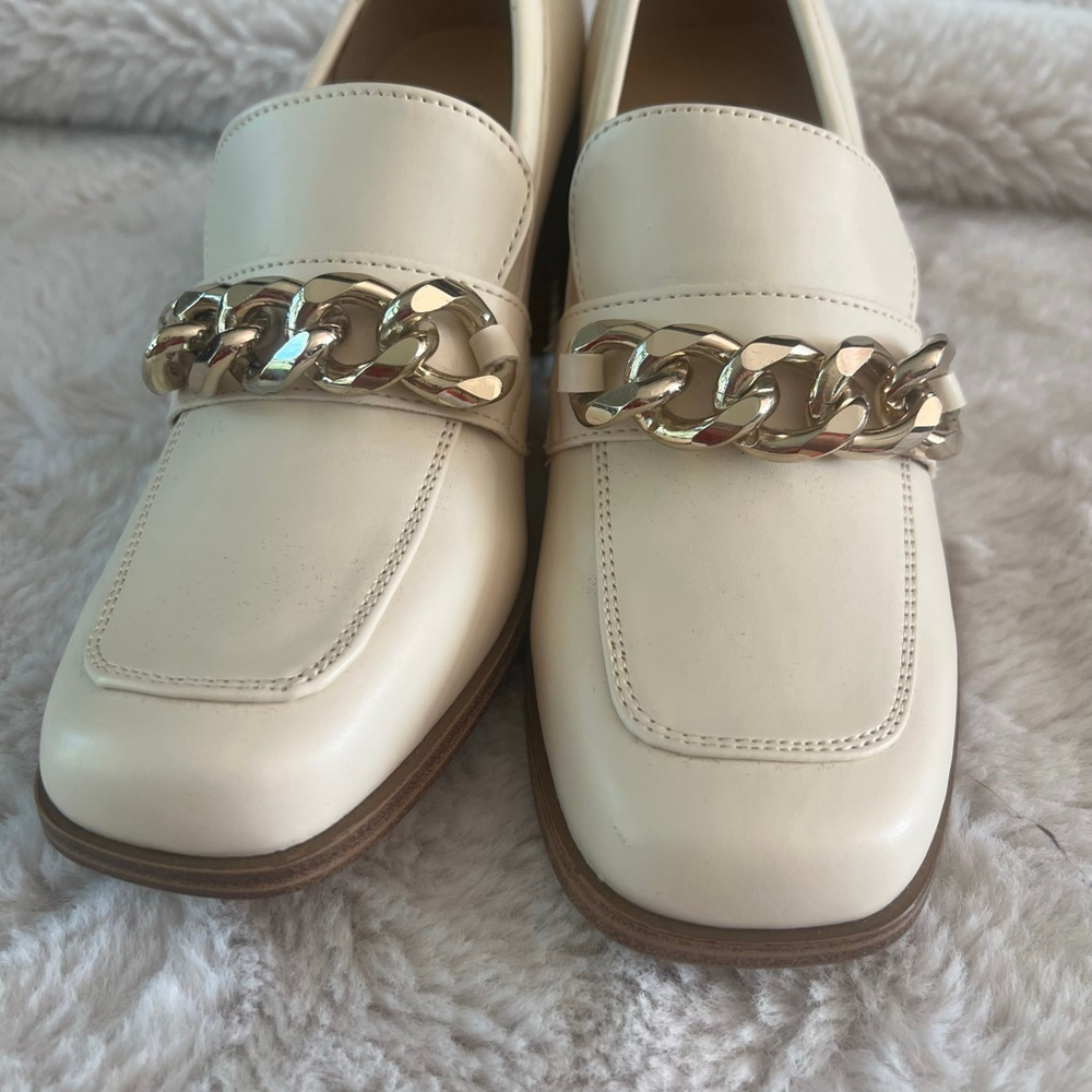 NIB Women's Nine West Char Ivory Loafers with Gold Chain Size 7.5 - Picture 8 of 10